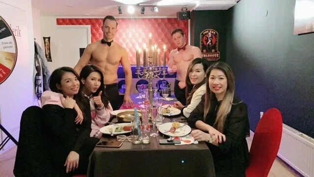 荷蘭的私房菜，食物以性為主題，亦有猛男侍應招待。 