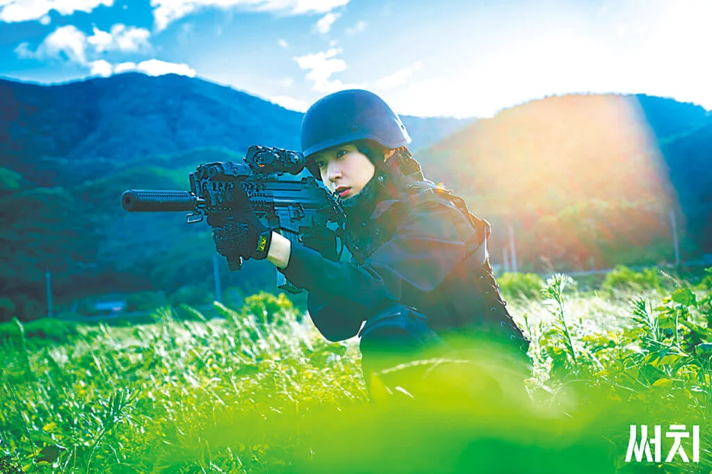 鄭秀菁的軍裝十分英武