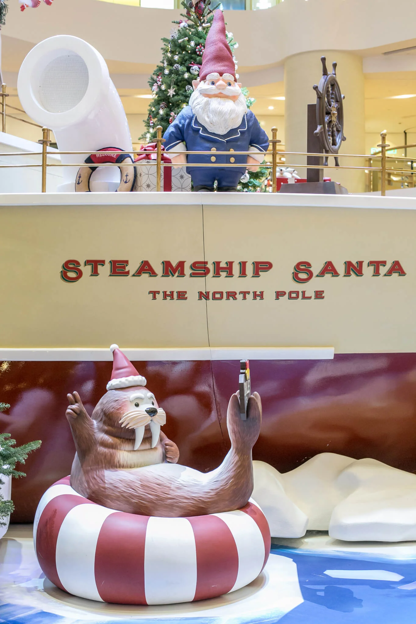 小海象也隨「聖誕老人號」來到太古廣場。