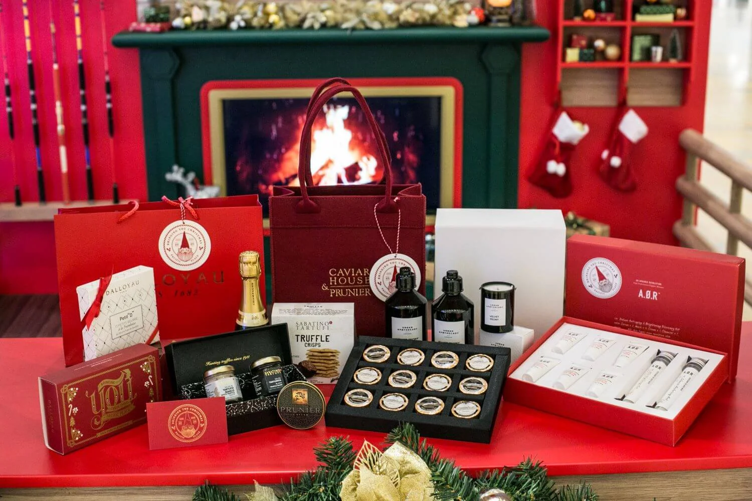 在活動期間，到太古廣場購物消費滿指定金額，可獲享豐富購物禮遇並參加抽獎，有機會贏取各大品牌的豐富禮品。