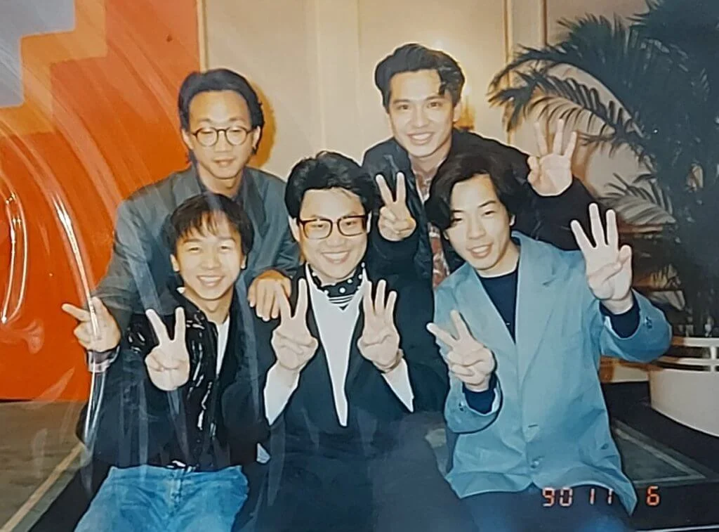 無綫廿三年台慶，Beyond四子和鄧英敏齊齊做「廿三」手勢。