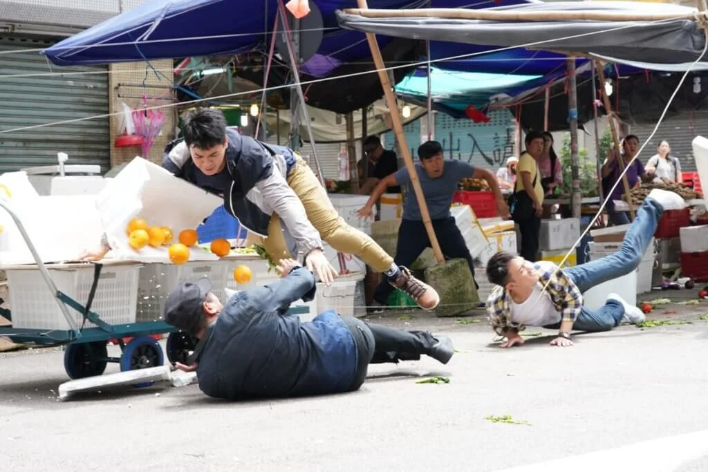 劇集《木棘証人》中,子溢飾演吊兒郎當警察,有不少動作戲。