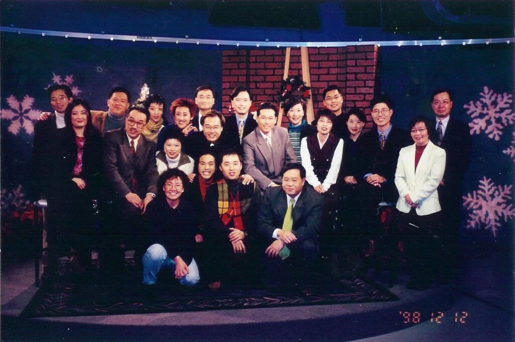 章志文大學畢業後曾加入加拿大電視台擔任主持，後來得前輩引薦回港加入無綫。 