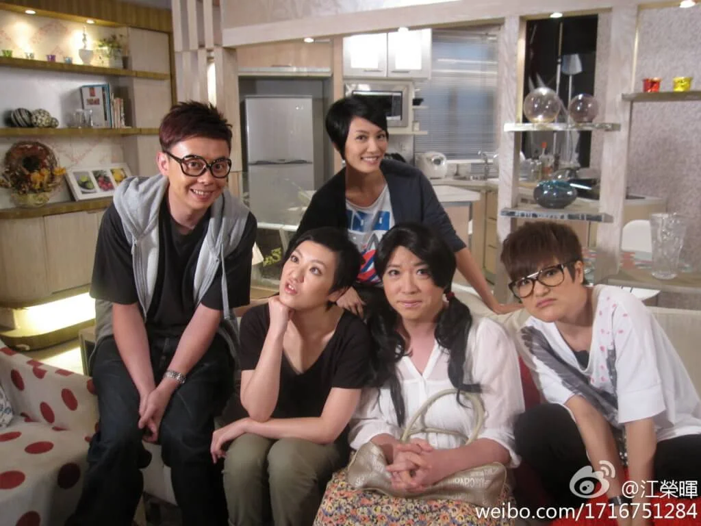 拍《誰家灶頭無煙火》,一人分演兄妹兩角,他笑言差點精神失常。