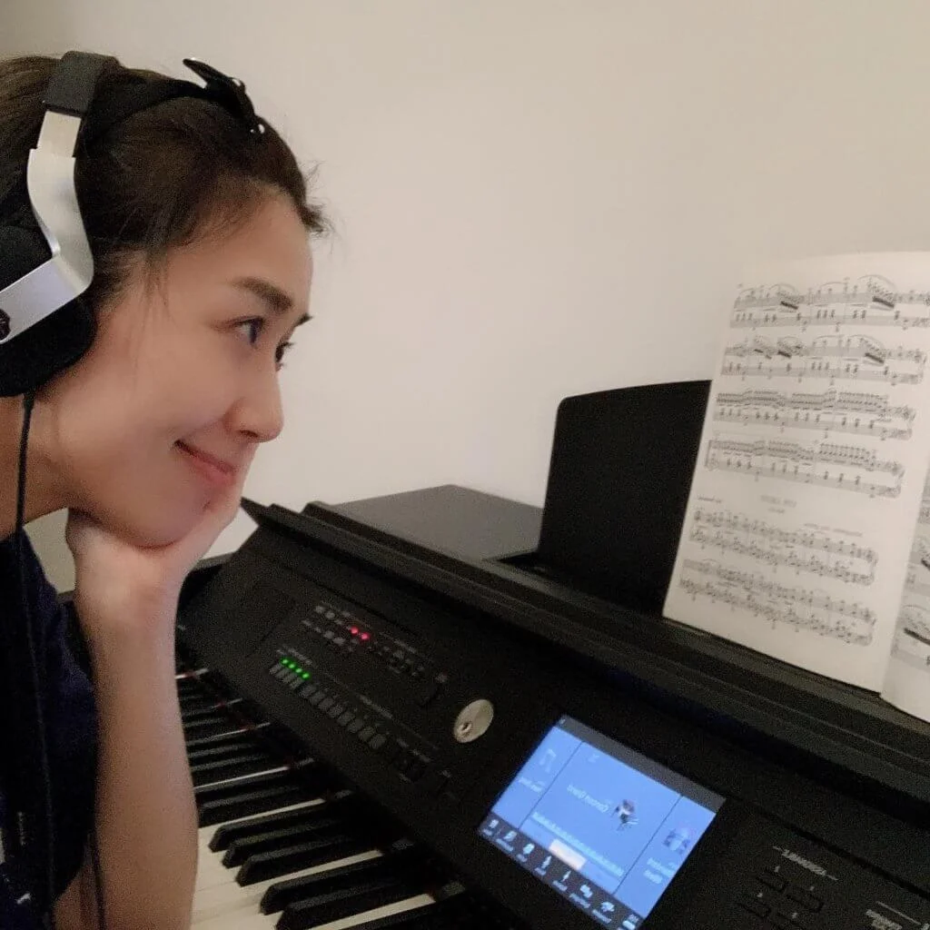 黃智雯○八年在星馬兩地獲頒「最受歡迎TVB女主角」獎,疫情前更曾到雲頂登台,預先練好唱功。