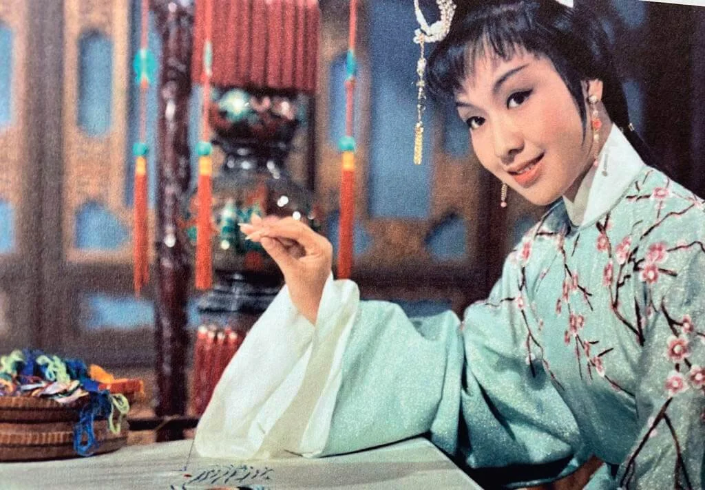 《女巡案》（1967）中的李菁。出道時，黃梅調方興未艾，但馬上迎來新武俠時代，同期還要兼歌舞類型片，那年代女明星是文武全才，林青霞仰望她的時候，應該沒有想到將來也是要從女學生演到刀馬旦。