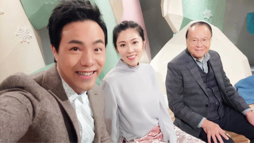 章志文與朱維德主持節目《文化廣場》，節目中介紹文學、表演及視覺藝術等。 