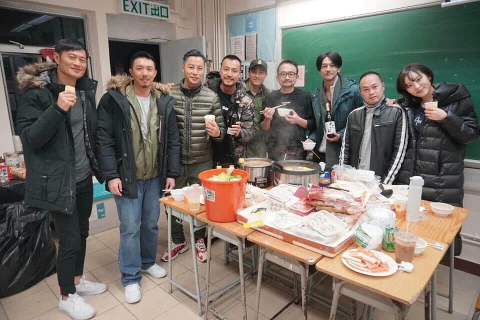 電影《逃獄兄弟》有大量打鬥戲,雖然大家各有損傷,總算順利完成,大家也圍爐慶祝。