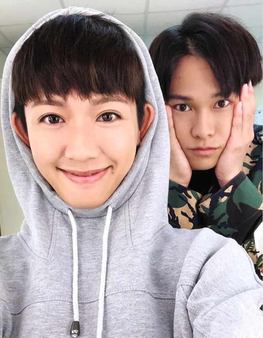 她表示與胡鴻鈞目前是好朋友，將來的事大家都不會知道。