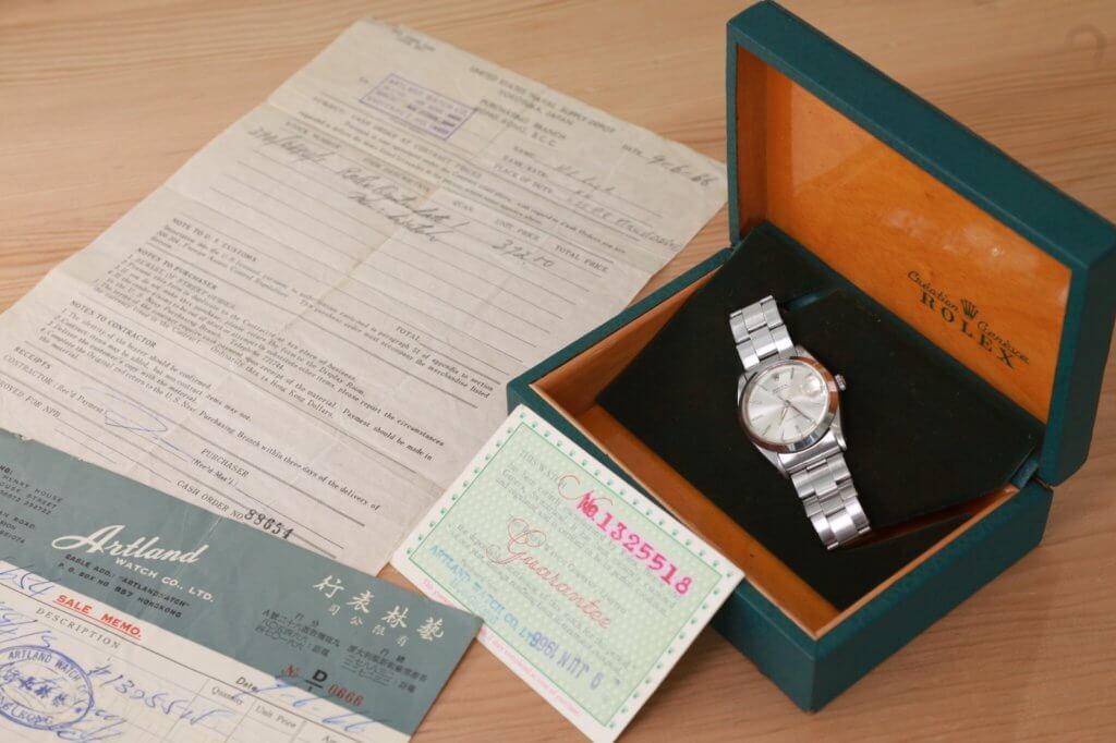 錶盒、證書、收據和證明，提升了這款古董錶的收藏價值。