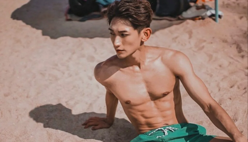 露出一身肌肉的王智騫曾被封為翻版柯震東