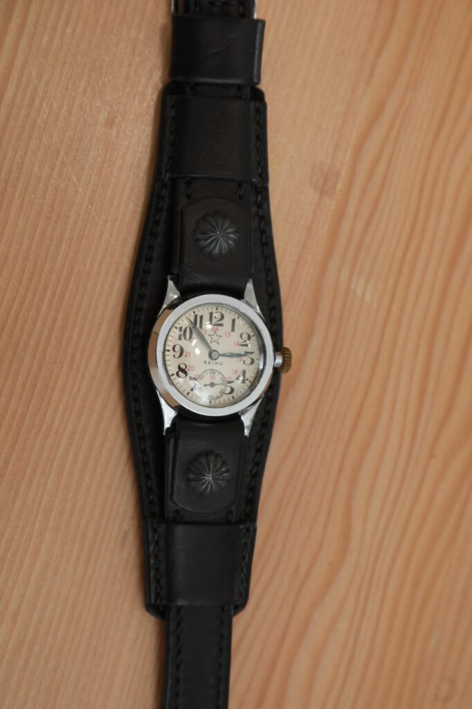 這款日本軍錶，錶面的星案圖案代表陸軍。