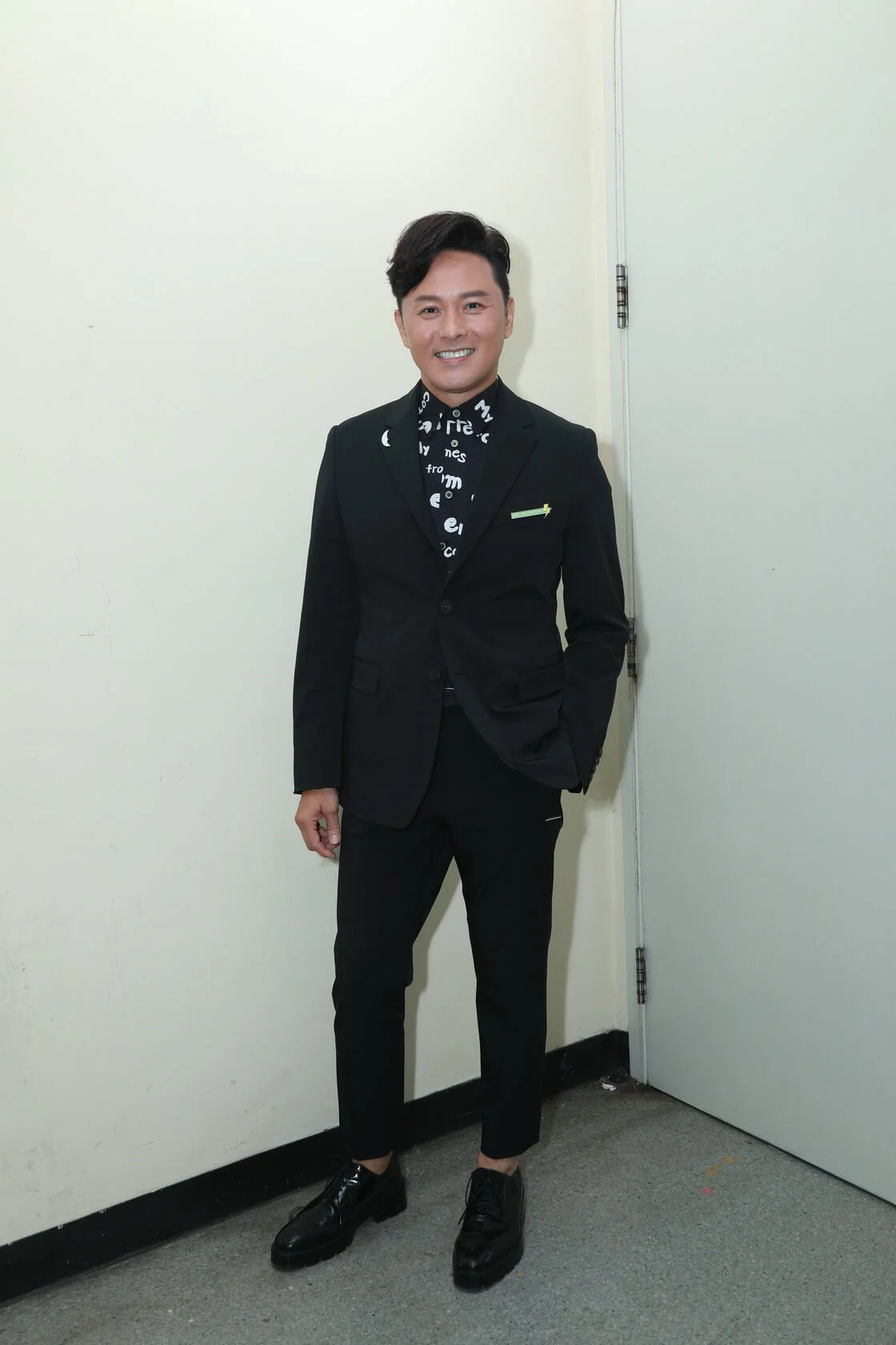 曹永廉每次出外景總會帶上一個大背包，大家都視為「百寶袋」，有求必應。