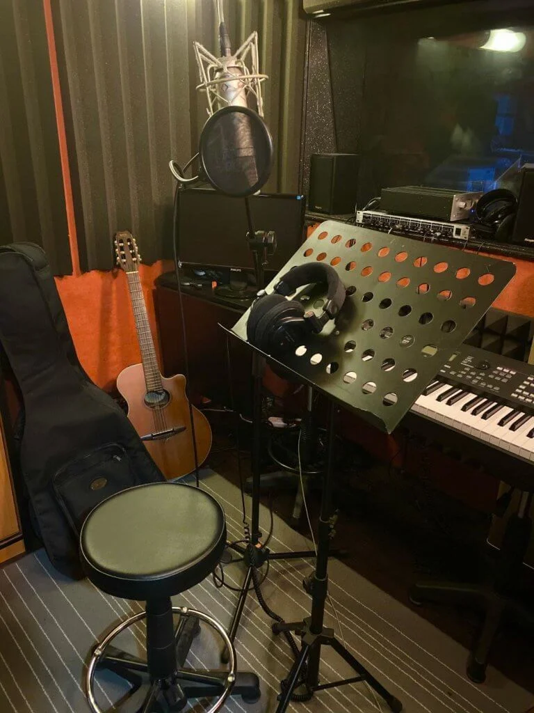 馬浚偉設立Studio，可以做直播和錄音。