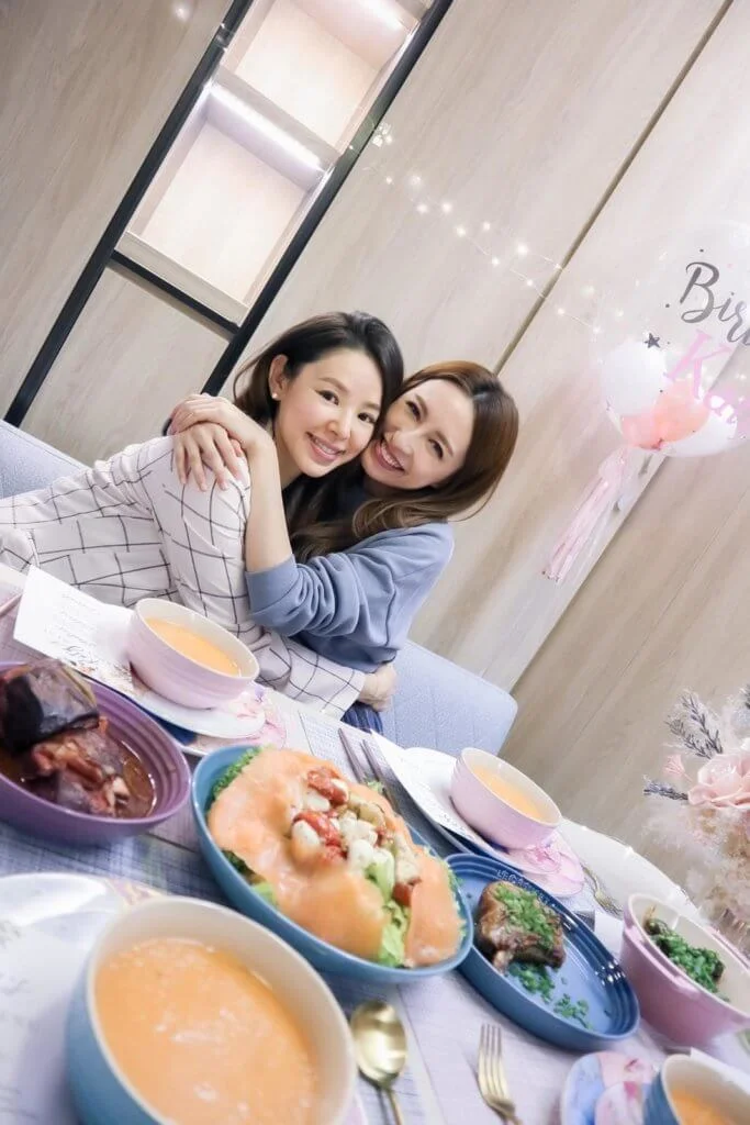 龔嘉欣這星期生日，在家中舉行生日派對，跟好姊妹陳凱琳及譚凱琪吃飯慶祝。