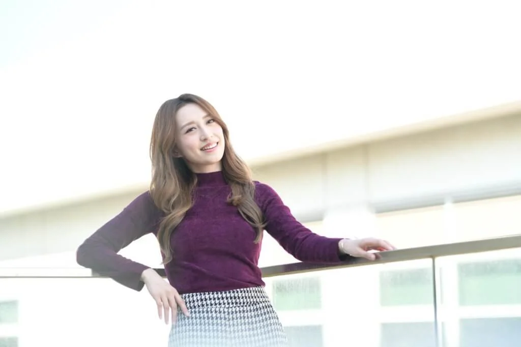 龔嘉欣在單親家庭長大，自小缺乏愛，所以很容易墮入愛河。