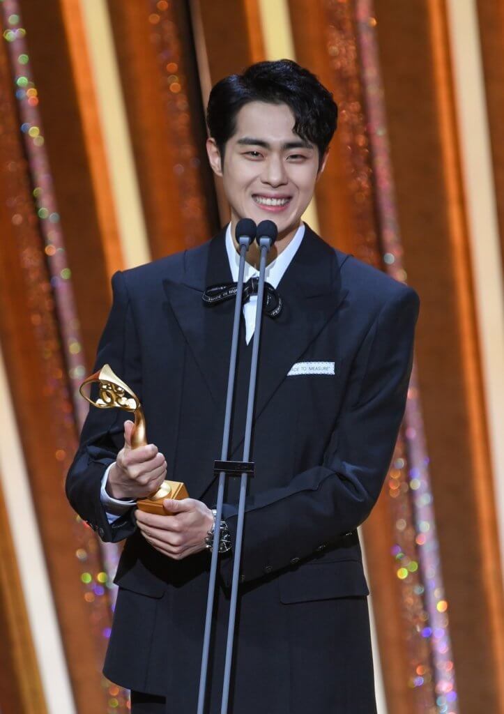 趙炳圭憑《Stove League》演家具總裁孫兒一角，在SBS演技大賞中獲獎，感嘆演戲不如他所想般容易。