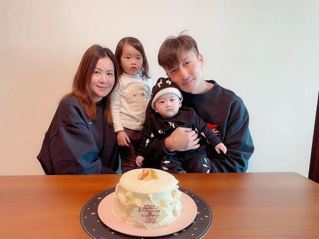 陳山聰與老婆Apple為兒子陳霆軒慶祝半歲生日,Jaco的表姊芯芯也有參與。