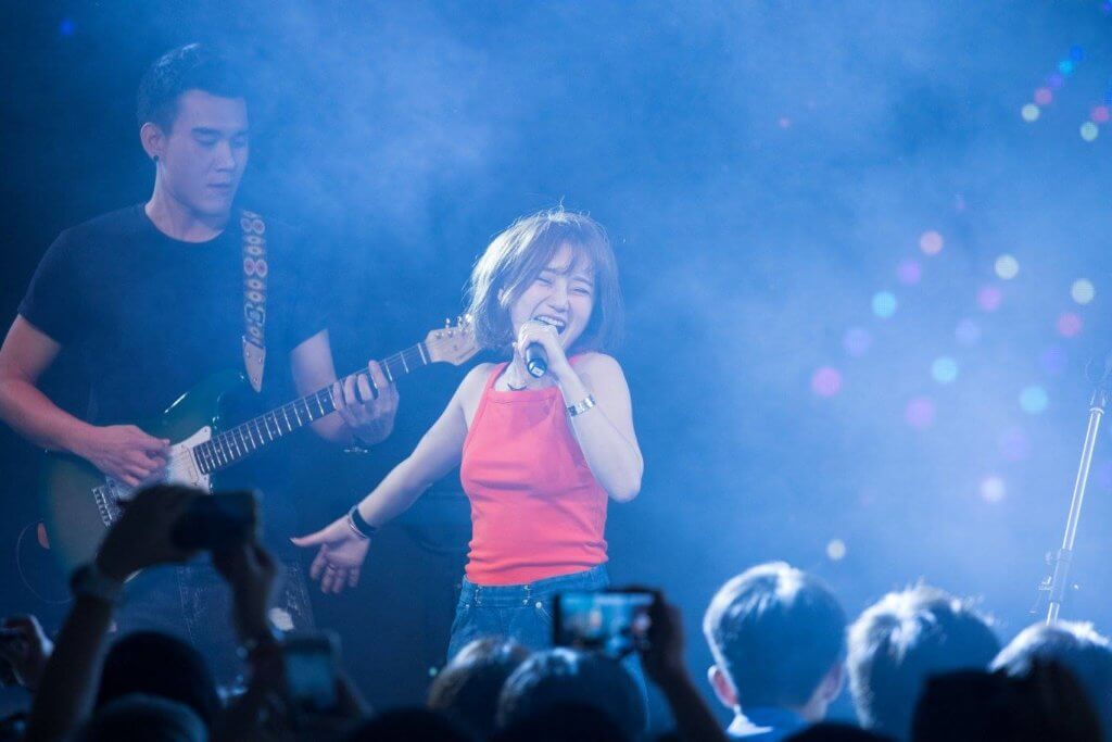 譚杏藍○九年參加歌唱比賽入行，三年前終有機會以歌手身份闖樂壇。