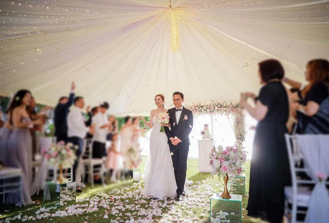 沈卓盈與老公Calvin於2019年2月在泰國布吉舉行婚禮