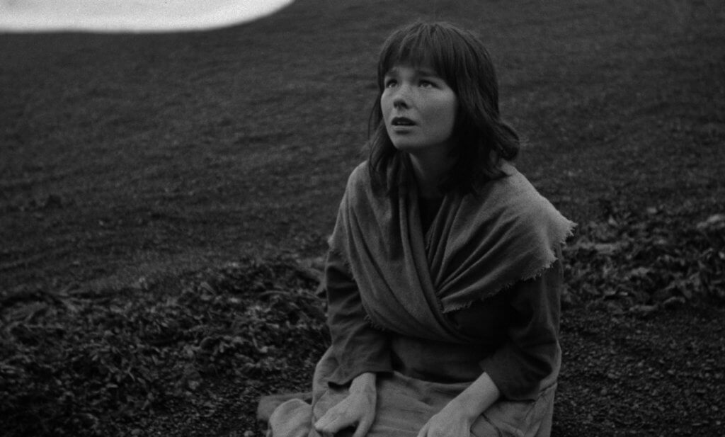 二十出頭的素顏Björk主演黑白電影《女巫歲月》，被視為影史經典高質作品，獲高清復修重生。