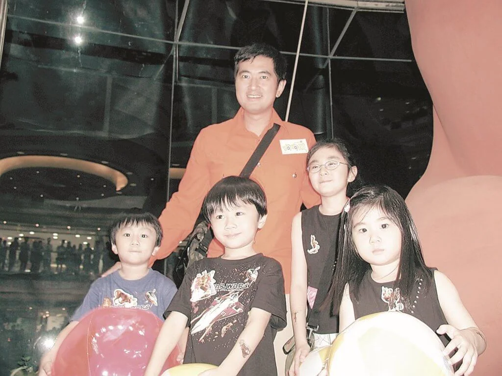 鄧梓峰有兩女兩子,曾被笑是多仔公。