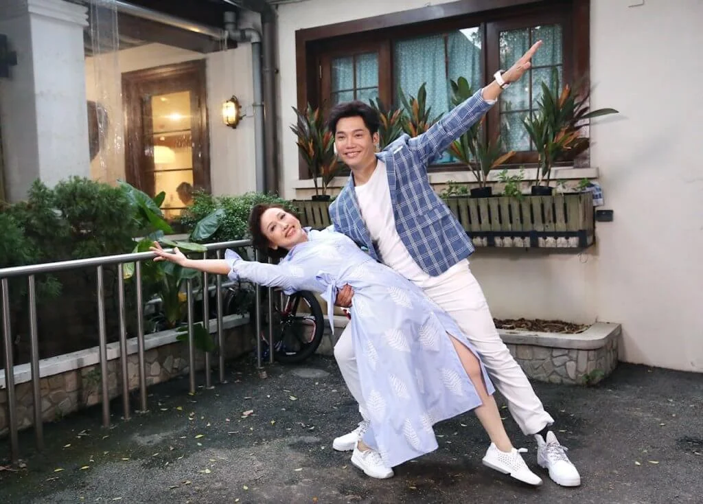 黃建東邀請做舞蹈老師的媽媽一起演出職安健「平安郁」廣告