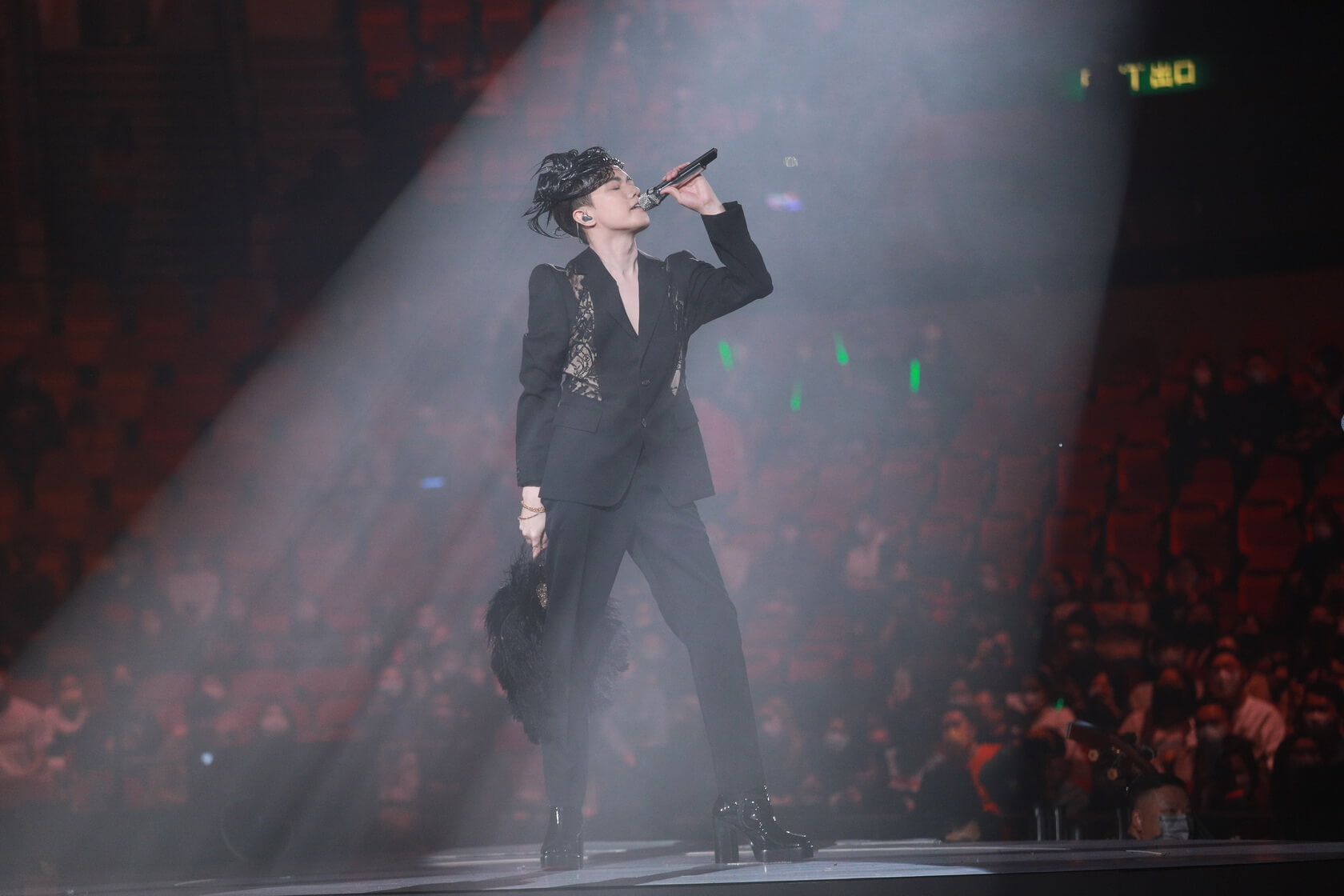 張敬軒與香港中樂團合作的「盛樂」演唱會，服裝已帶中性感覺。