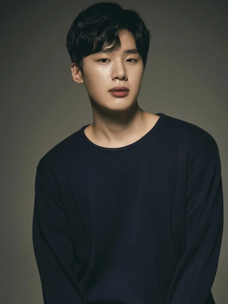 金東希形象溫文,卻被爆捲入多宗校園暴力事件。