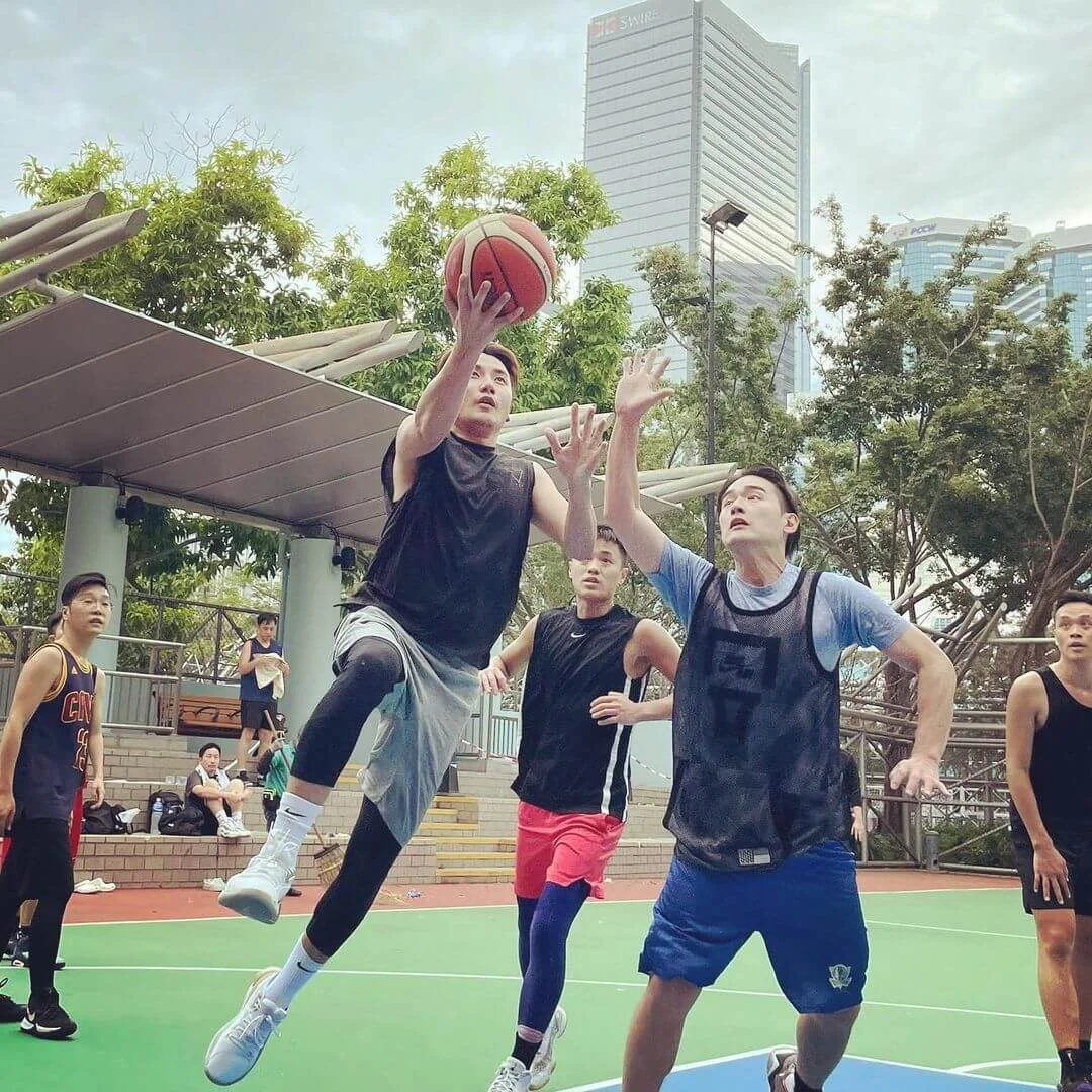 洪永城在IG也有分享打籃球的英姿