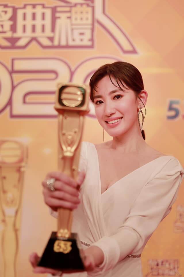 蔣家旻在台慶頒獎禮奪得飛躍進步女藝員，代表角色是《反黑路人甲》的水姐。