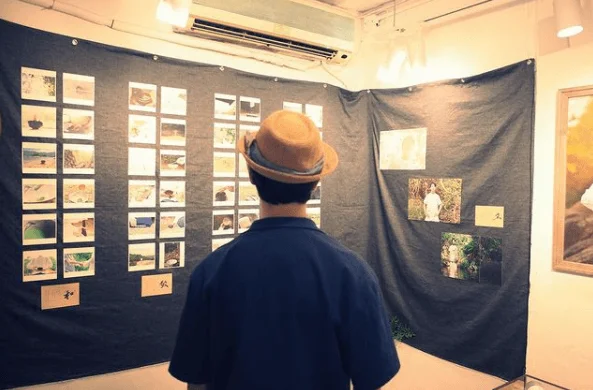 自組公司後，他舉行了茶道的相展。