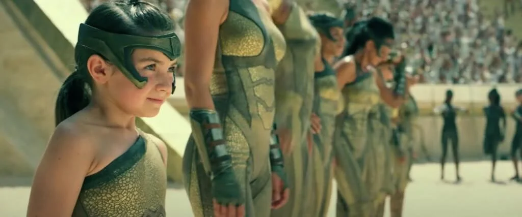 今集開場有神奇女俠小時候所參與的「亞馬遜運動會」，精采刺激。