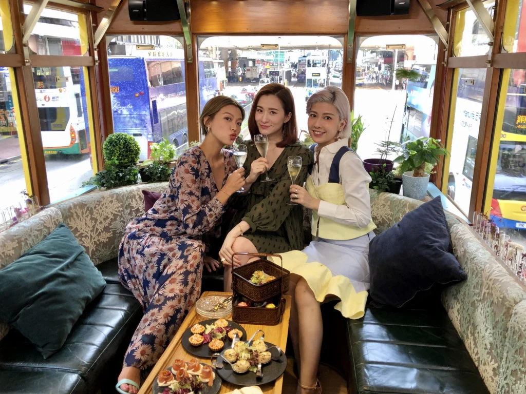 沈卓盈與梁諾妍及鄺芷凡一起主持《五星級絲打Ц》，在疫情期間介紹本地衣食住行各方面的五星級享受及體驗。