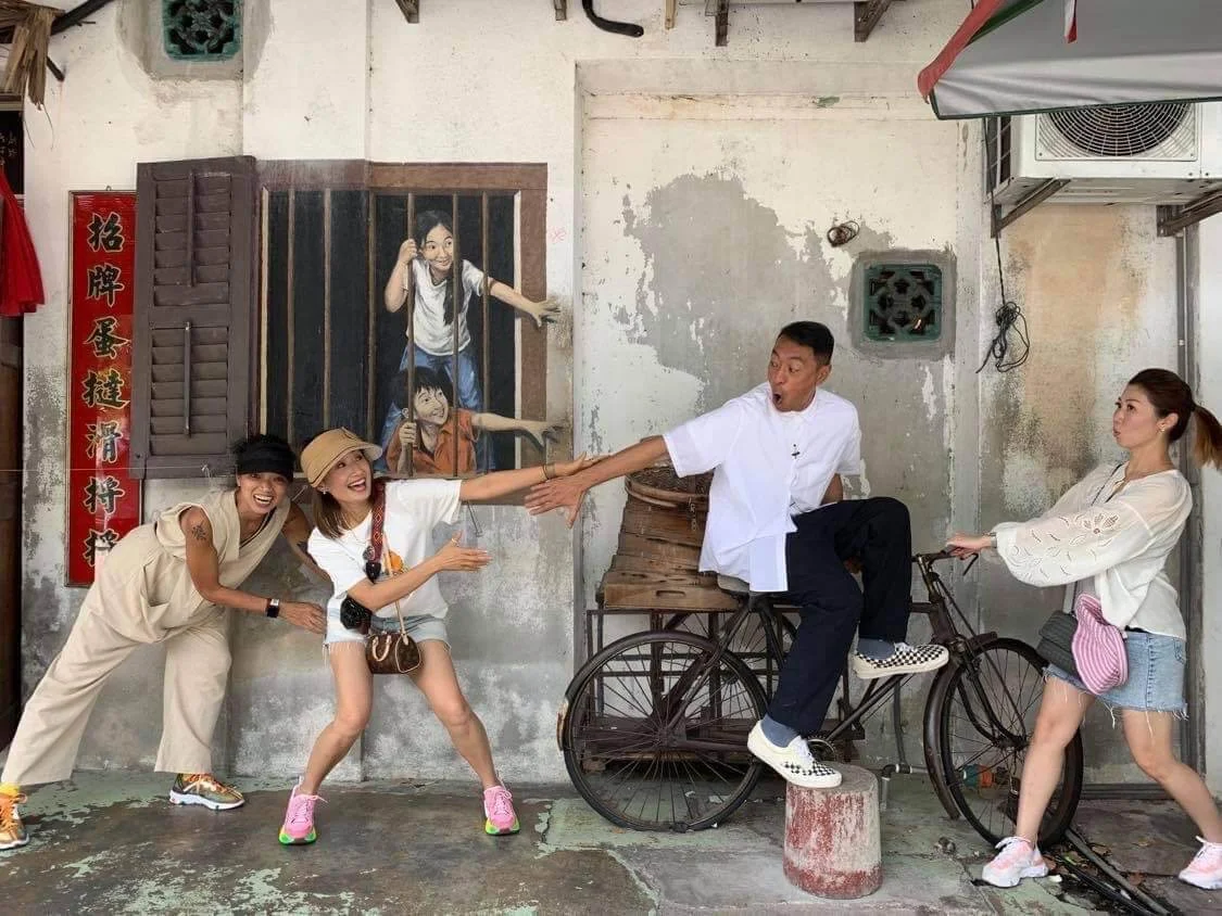 殷寧力推檳城的大熱景點——姊弟壁畫街