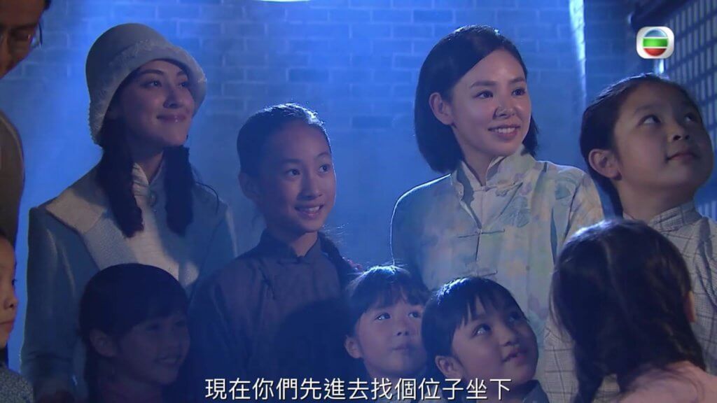 鍾柔美四歲便開始做童星，曾在《平安谷》飾演其中一個村民的女兒。
