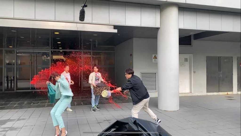 陳庭欣在劇中飾演奸角,更慘被潑紅油,她說這場戲只能一take過,所以好緊張。