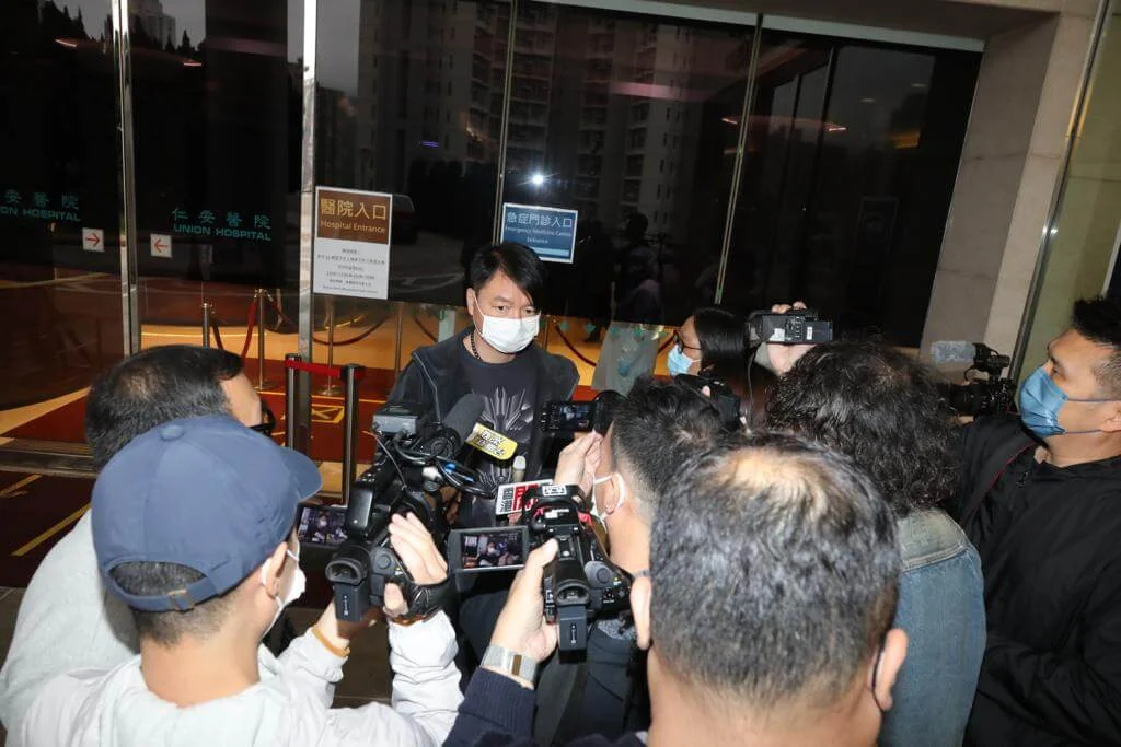 艾威向傳媒透露，達哥的家人都在醫院陪伴他。