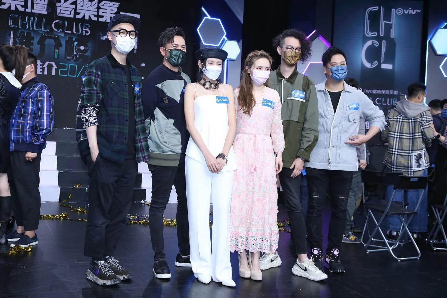 本月二日，ViuTV舉行的樂壇頒獎禮記者會，華納歌手大合照時，Alfred已沒有上前。