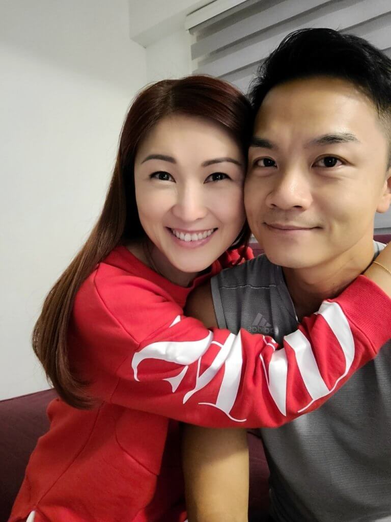 陳琪和胡諾言很恩愛，她時常在網上留言稱丈夫為男神、偶像。