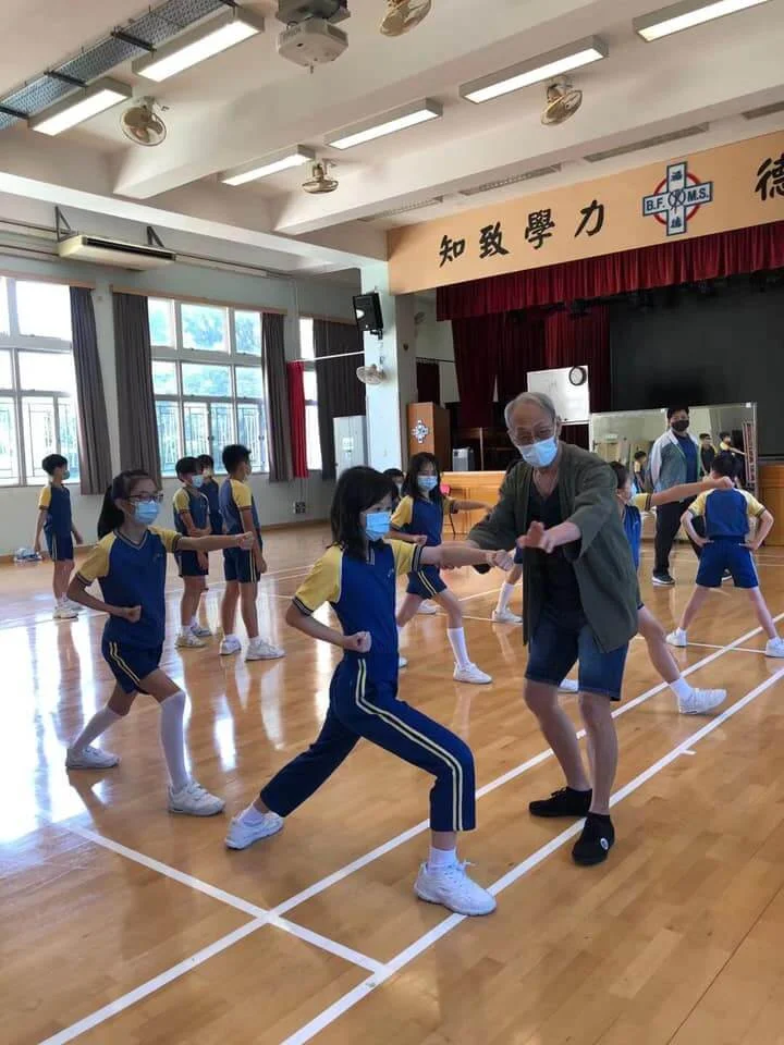 棠哥去年十一月到學校教同學們練功強身 