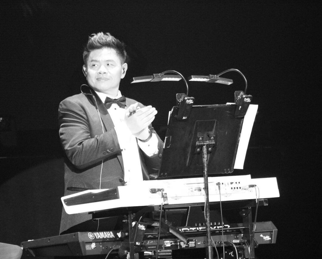 周慧敏的《一萬天荒愛未老》30週年演唱會香港場至巡演幾乎每場，唐奕聰都是音樂團隊成員，和其中兩場的音樂總監。