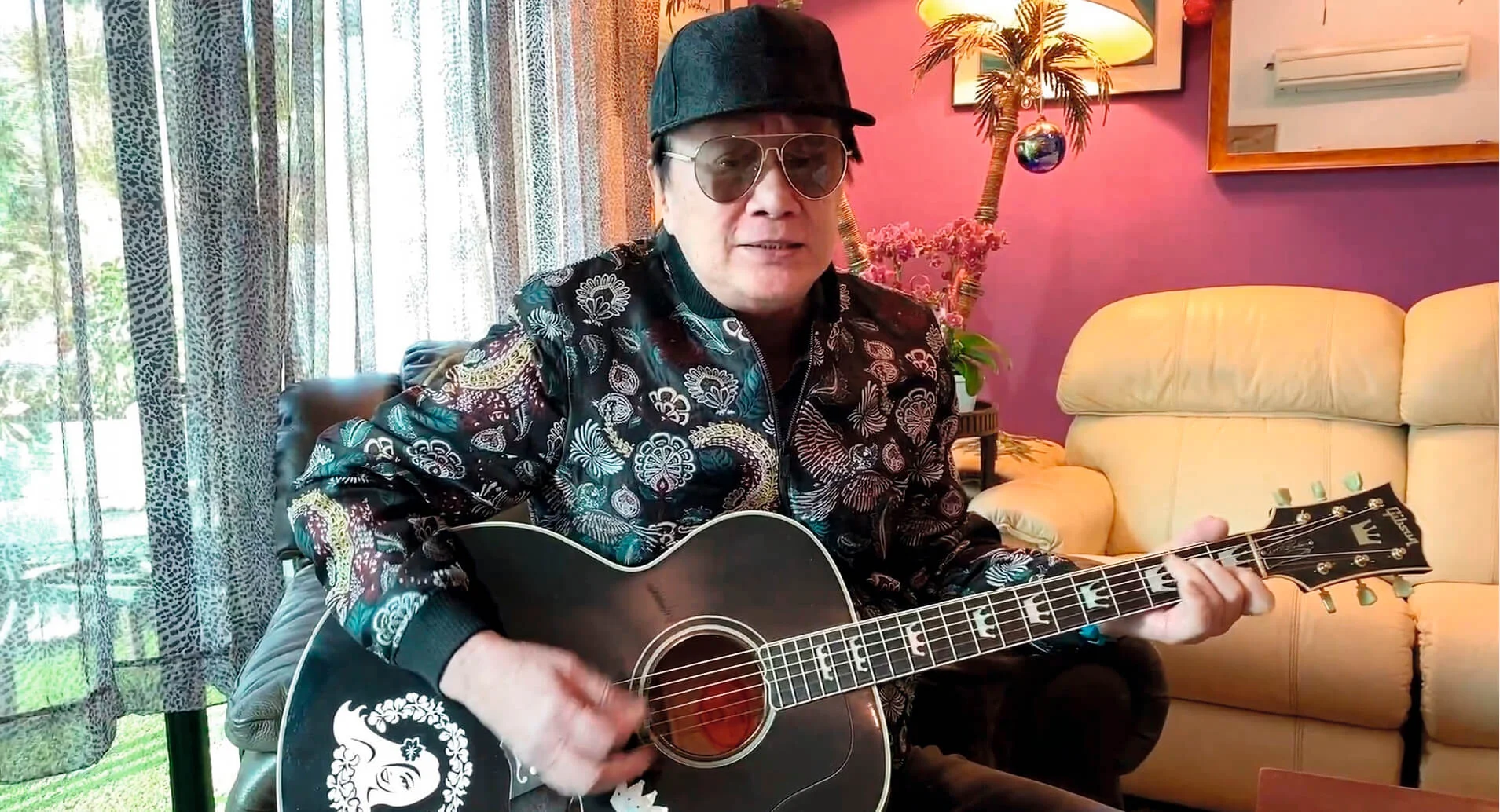 許多人希望許冠傑可以唱出《沉默是金》，他卻想唱另一首歌。