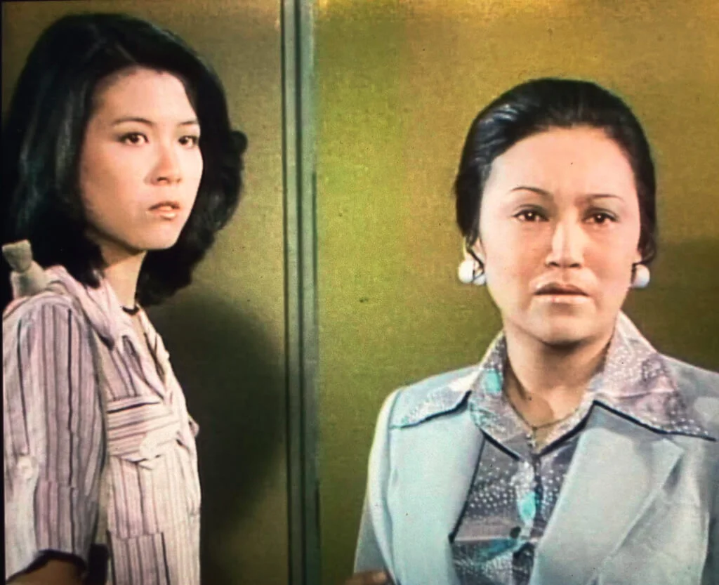 《狂潮》的結局，是思嘉與程太先赴加拿大，獨留程一龍（石堅）在港「善後」。電影《午夜情》提供了「愛的反面就是恨」的報復橋段。當槍殺邵華山（周潤發）的雷茵（狄波拉）以為向程求救有效，原來還是要付出背叛程一龍的代價：他就是要給她假的希望。