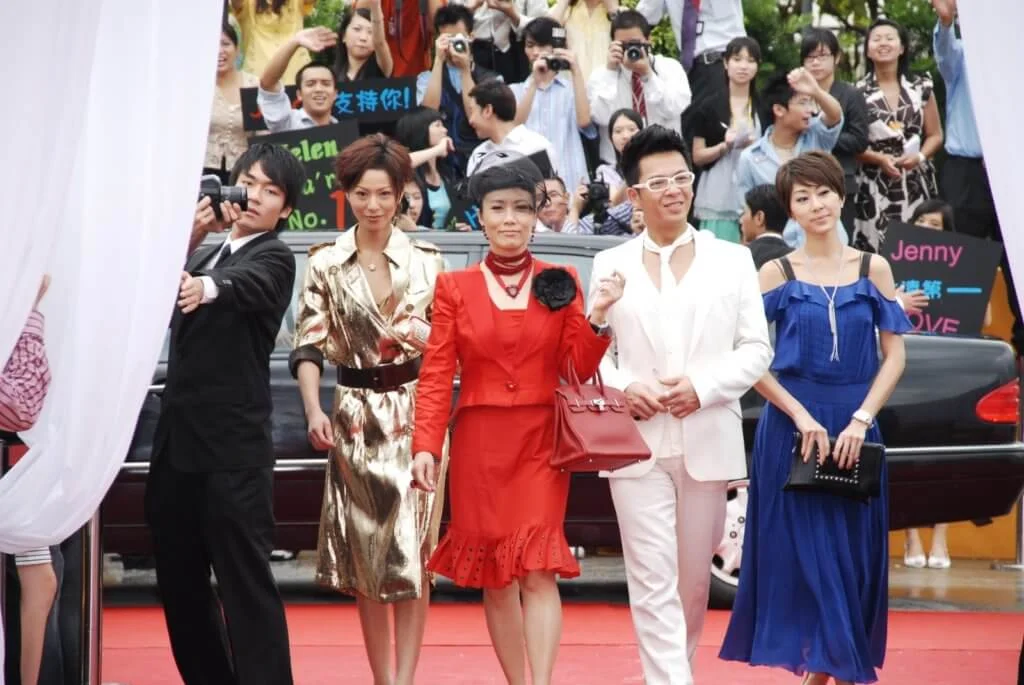 劇集《野蠻奶奶大戰戈師奶》飾演的娘娘腔角色,擴闊了他的戲路。