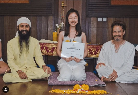 去年她赴峇里一個月考獲瑜伽導師牌，洗滌心靈。