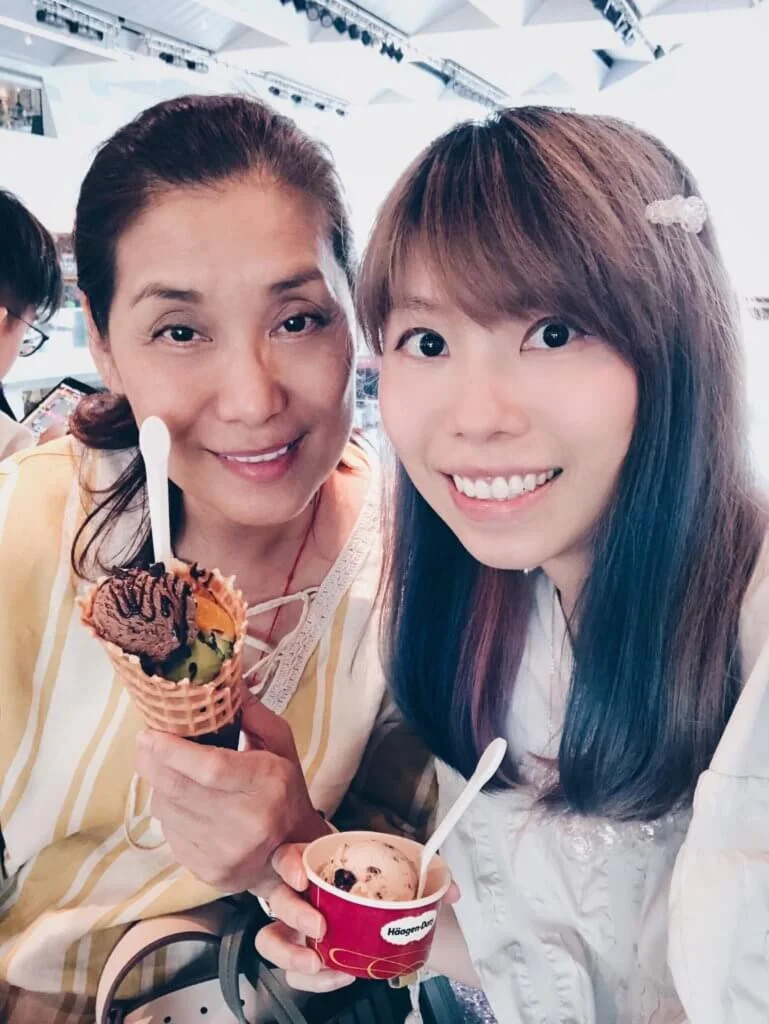 楊盼盼是單親媽媽,女兒Jessica已長大成人,她意外燒傷後,女兒非常擔心,全程在旁照顧。