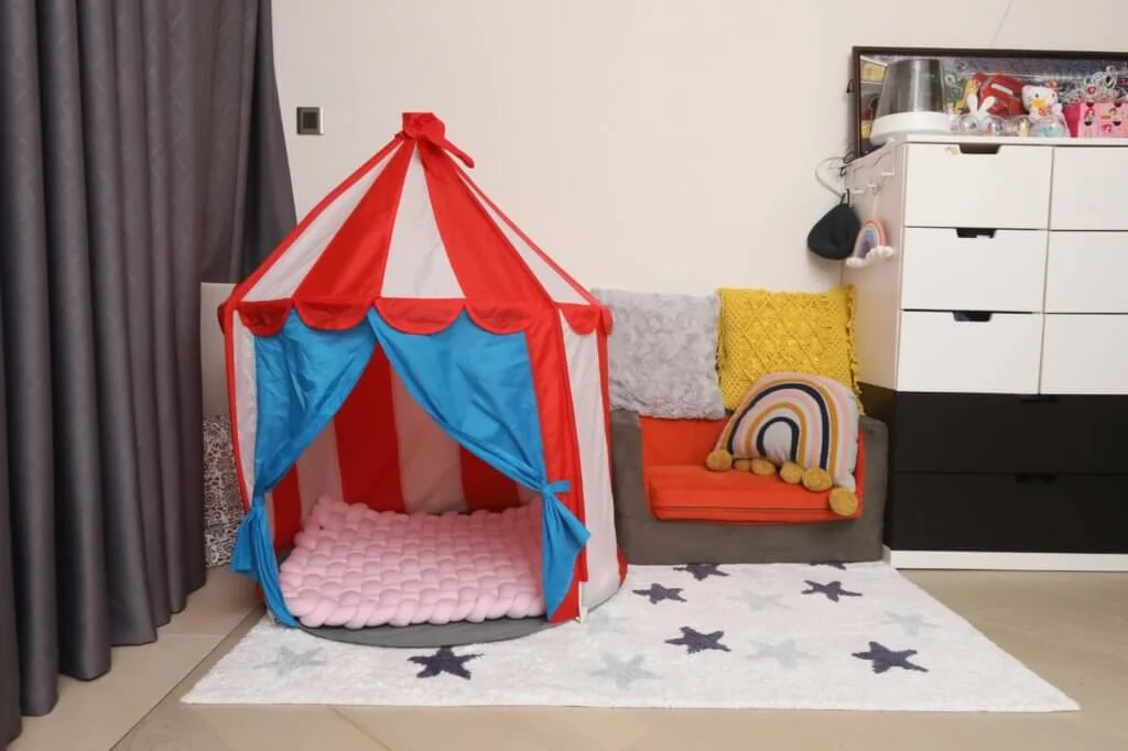 兒童房的小帳蓬，是囡囡的小小天地。