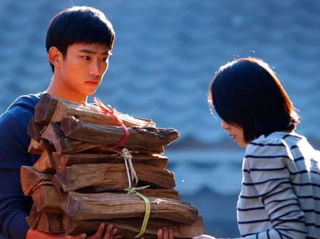 一○年，玉澤演參演首部劇集《灰姑娘的姐姐》，盡現深情。