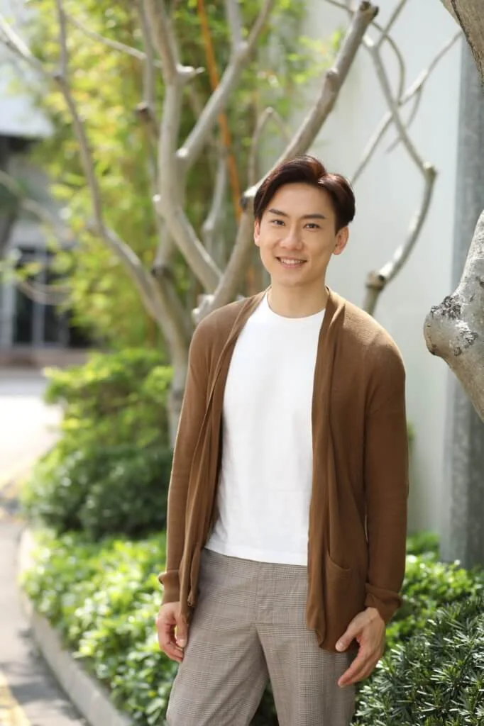 為了令太太瞓得好,每晚都為對方按腳消腫。